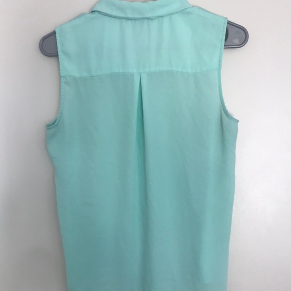 Beautiful Mint Blouse with Gold Pops - Picture 10 of 11